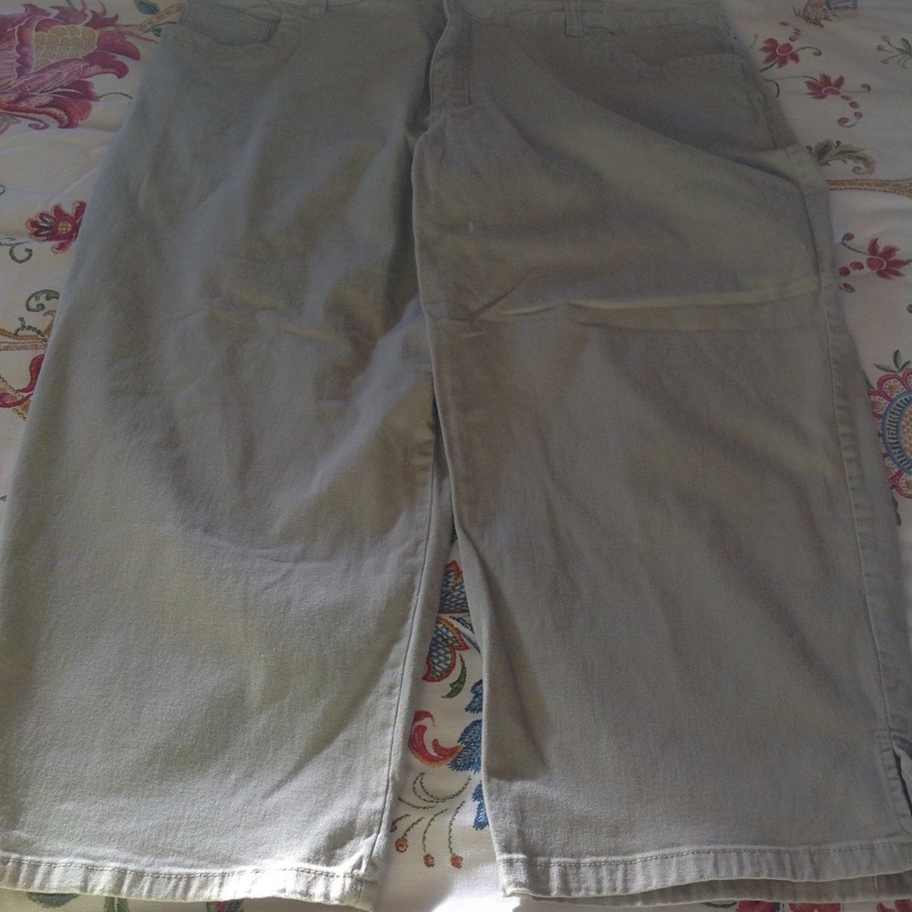 Cherokee capri’s, size 18, tan